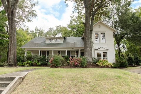 Photo of 232 W POPLAR AVE, Collierville, TN 38017 (MLS # 10215039)