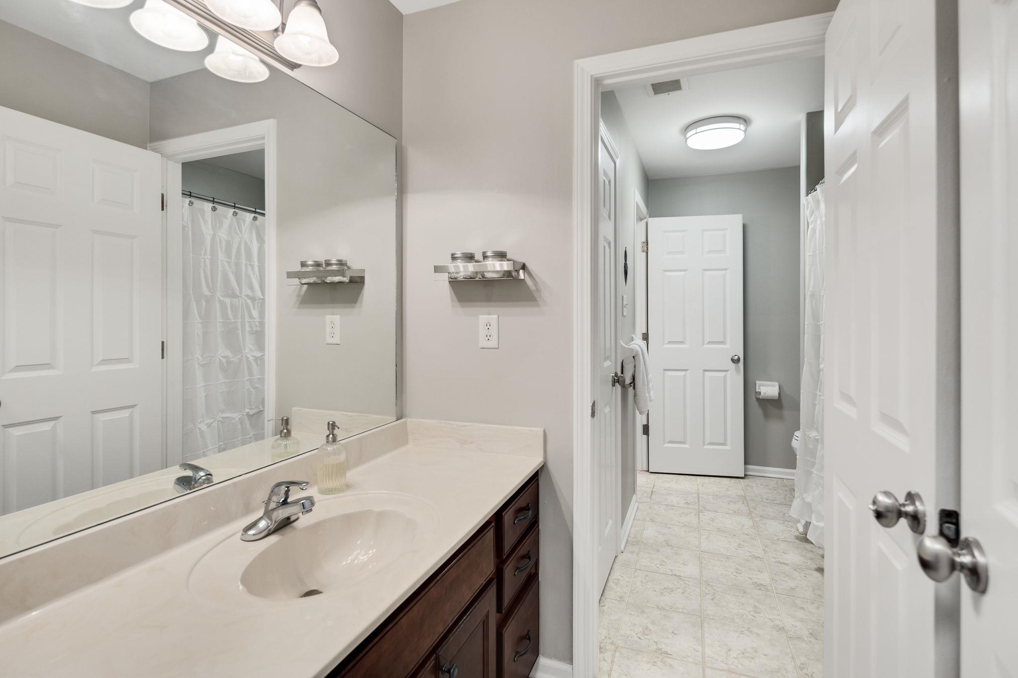 Collierville, Tennessee 38017, United States, 4 Bedrooms Bedrooms, ,3 BathroomsBathrooms,Residential,Active,227844