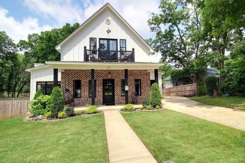 Photo of 245 N MAIN ST, Collierville, TN 38017 (MLS # 10222552)