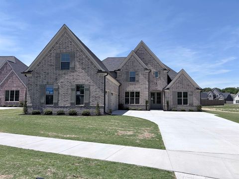 Photo of 9574 GRAYS HOLLOW DR S, Cordova, TN 38018 (MLS # 10208639)