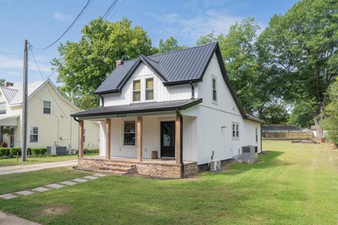 Photo of 513 CROOK AVE, Henderson, TN 38340 (MLS # 10204998)