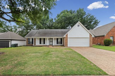 Photo of 6639 STOCKPORT DR, Memphis, TN 38141 (MLS # 10226883)