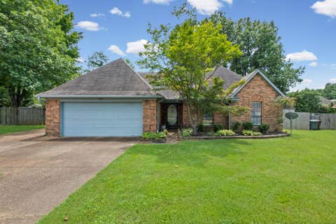 Photo of 7947 SANDYWOOD LN, Bartlett, TN 38133 (MLS # 10227253)