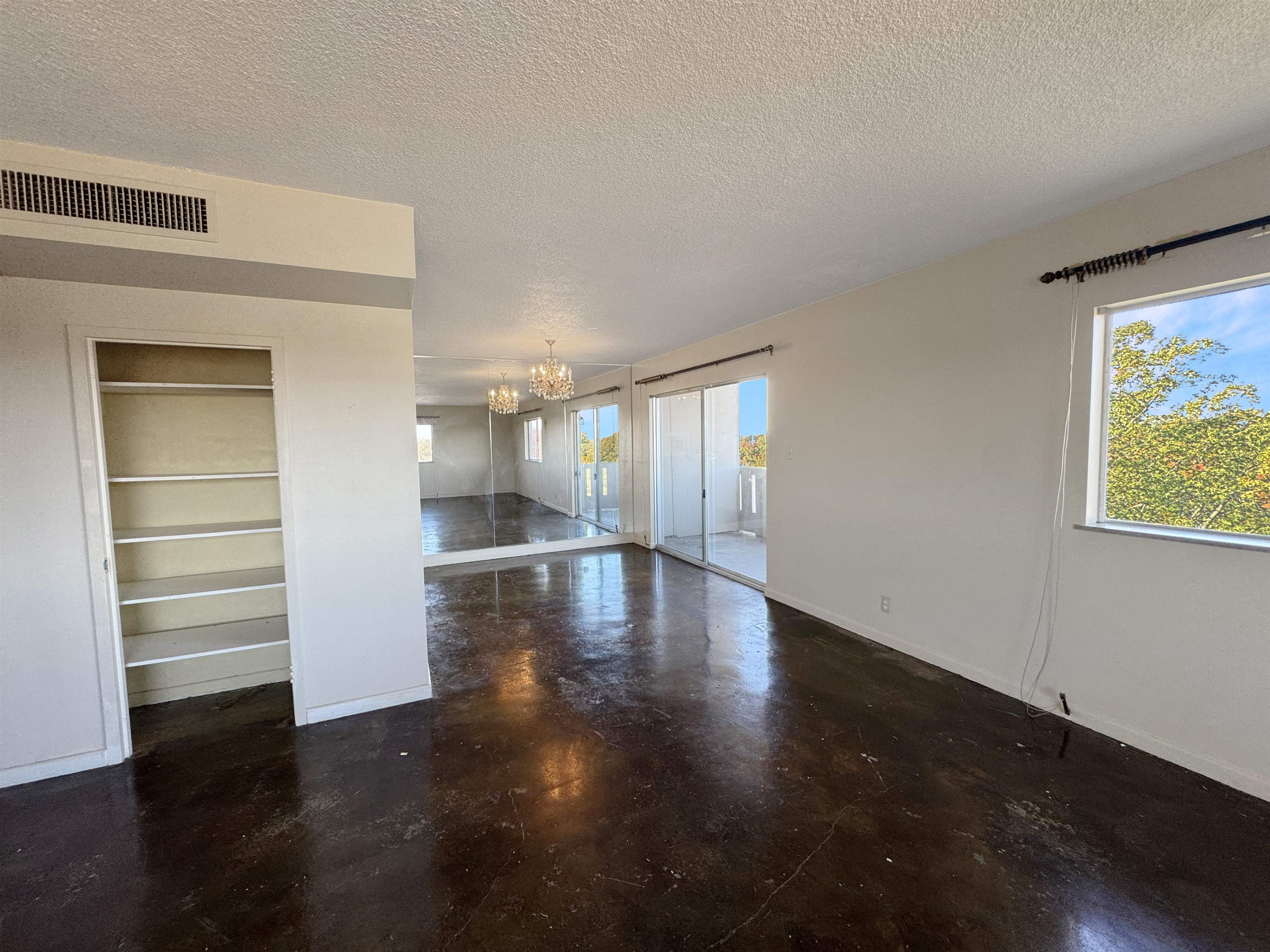 Memphis, Tennessee 38112, United States, 2 Bedrooms Bedrooms, ,2 BathroomsBathrooms,Residential,Active,245023