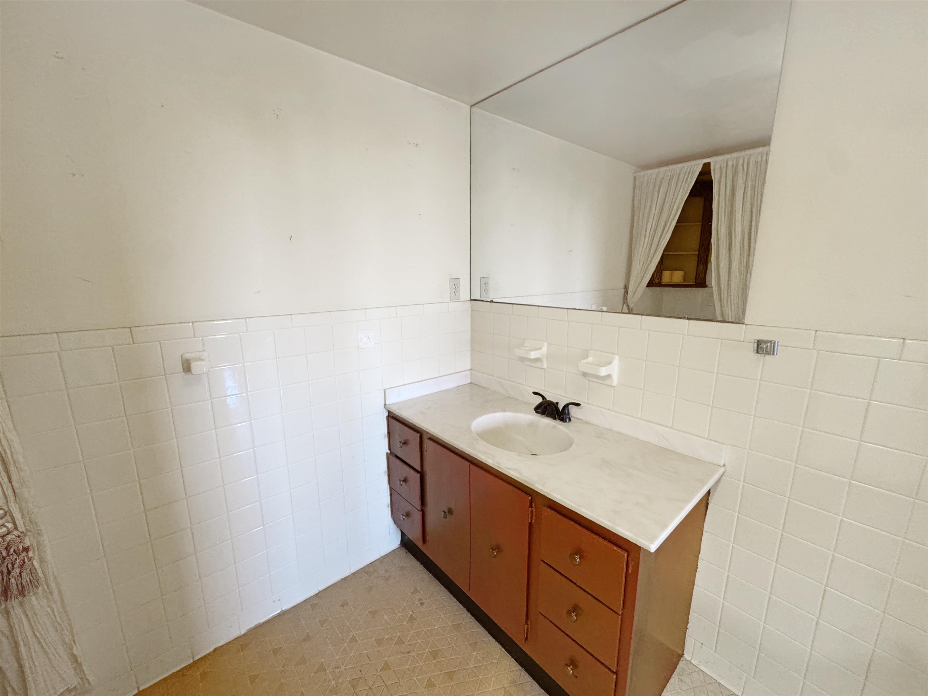 Memphis, Tennessee 38112, United States, 2 Bedrooms Bedrooms, ,2 BathroomsBathrooms,Residential,Active,245023