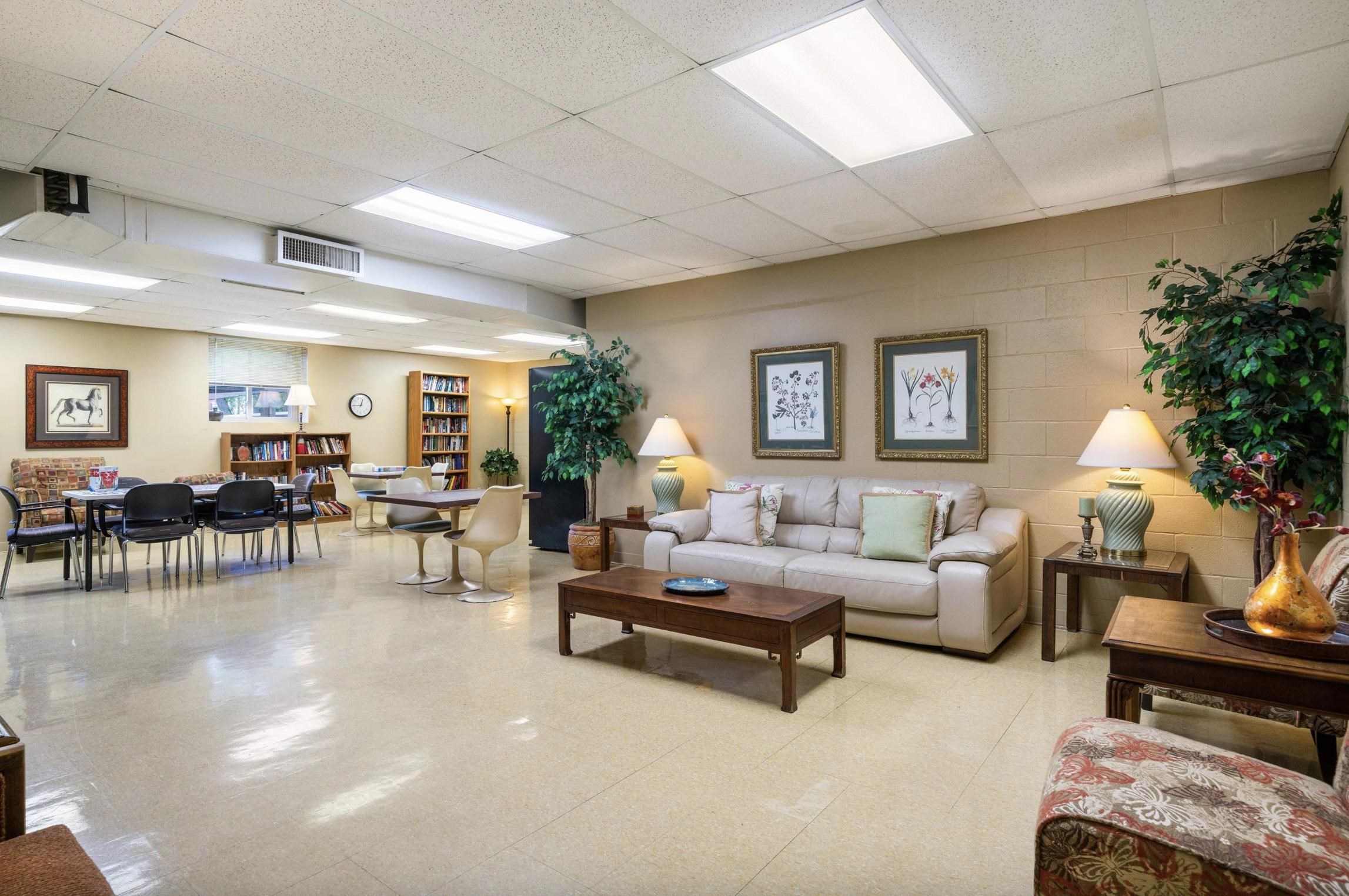 Memphis, Tennessee 38112, United States, 2 Bedrooms Bedrooms, ,2 BathroomsBathrooms,Residential,Active,245023