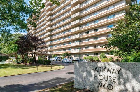 Photo of 1960 N PARKWAY AVE 901 #901, Memphis, TN 38112 (MLS # 10209901)