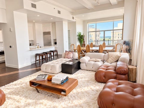 Photo of 127 MADISON AVE 1701 #1701, Memphis, TN 38103 (MLS # 10230571)