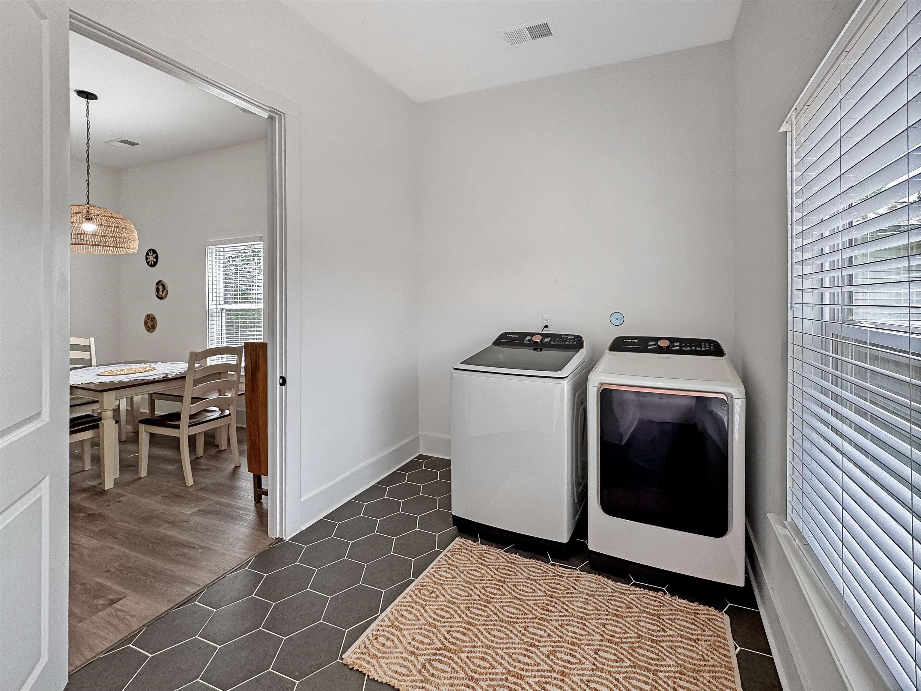 Memphis, Tennessee 38104, United States, 5 Bedrooms Bedrooms, ,3 BathroomsBathrooms,Residential,Active,122775