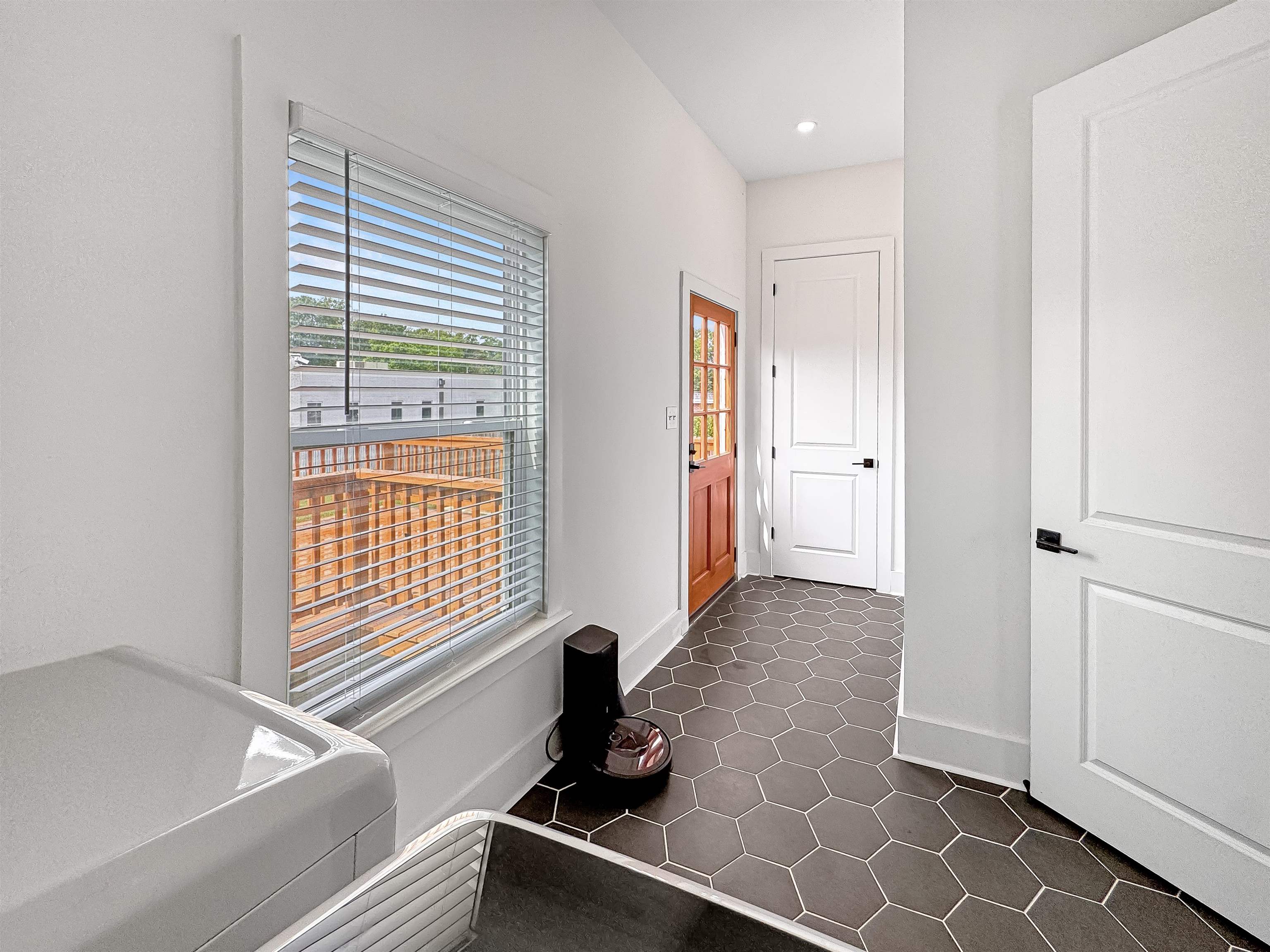 Memphis, Tennessee 38104, United States, 5 Bedrooms Bedrooms, ,3 BathroomsBathrooms,Residential,Active,122775