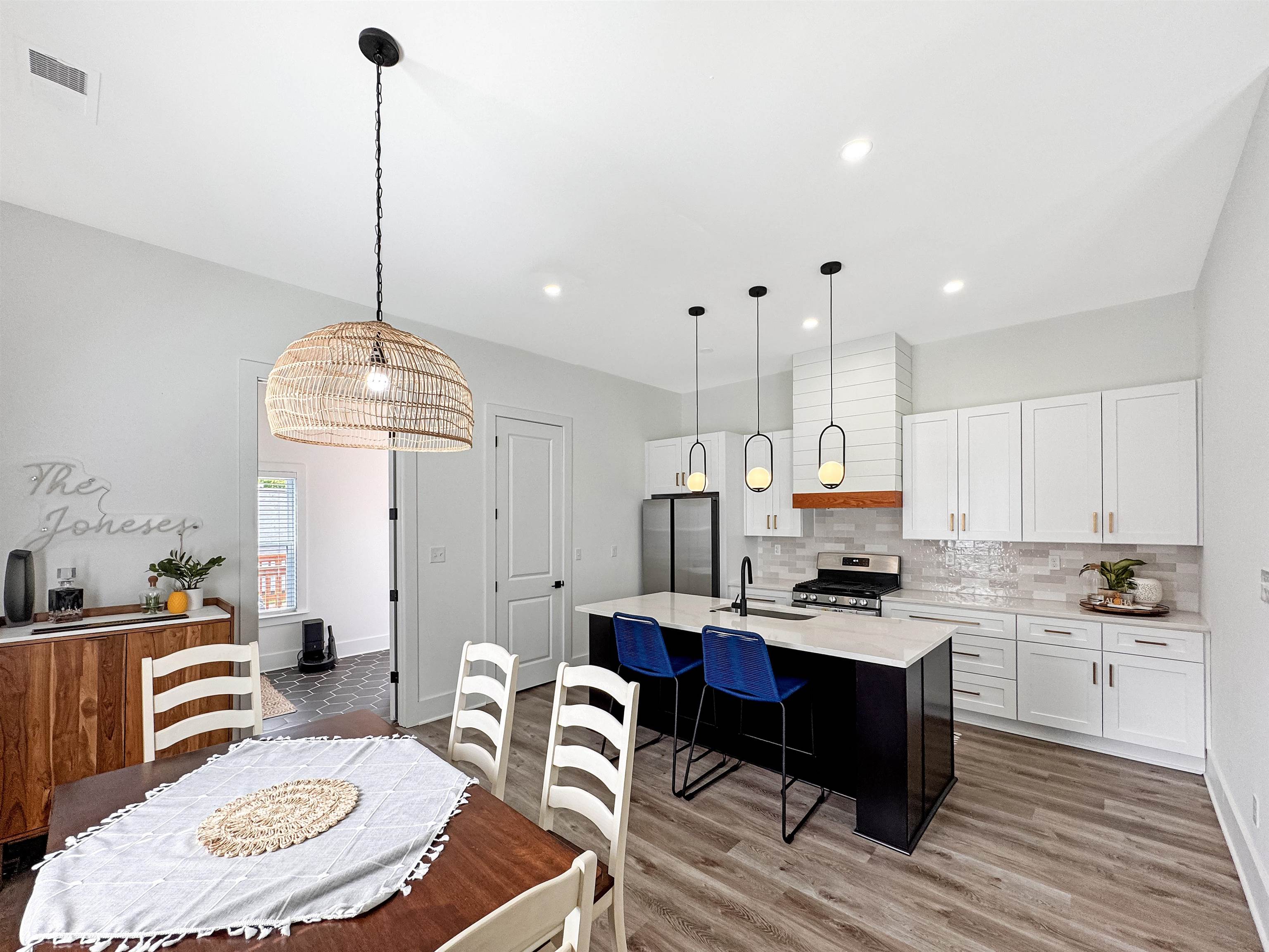 Memphis, Tennessee 38104, United States, 5 Bedrooms Bedrooms, ,3 BathroomsBathrooms,Residential,Active,122775