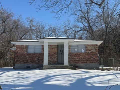 Photo of 3762 BERRY LN, Memphis, TN 38128 (MLS # 10213889)