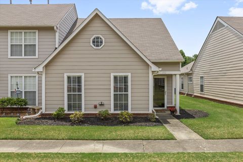 Photo of 132 CENTER SPRINGS DR, Collierville, TN 38017 (MLS # 10222661)