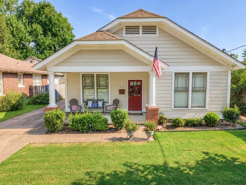 Photo of 2440 PARKWAY PL, Memphis, TN 38112 (MLS # 10230347)