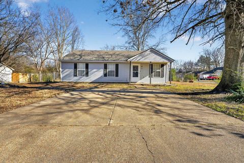 Photo of 3864 BLACK FOREST DR, Memphis, TN 38128 (MLS # 10212818)
