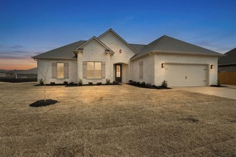 Photo of 140 OAKLAND RIDGE CV, Oakland, TN 38060 (MLS # 10216174)