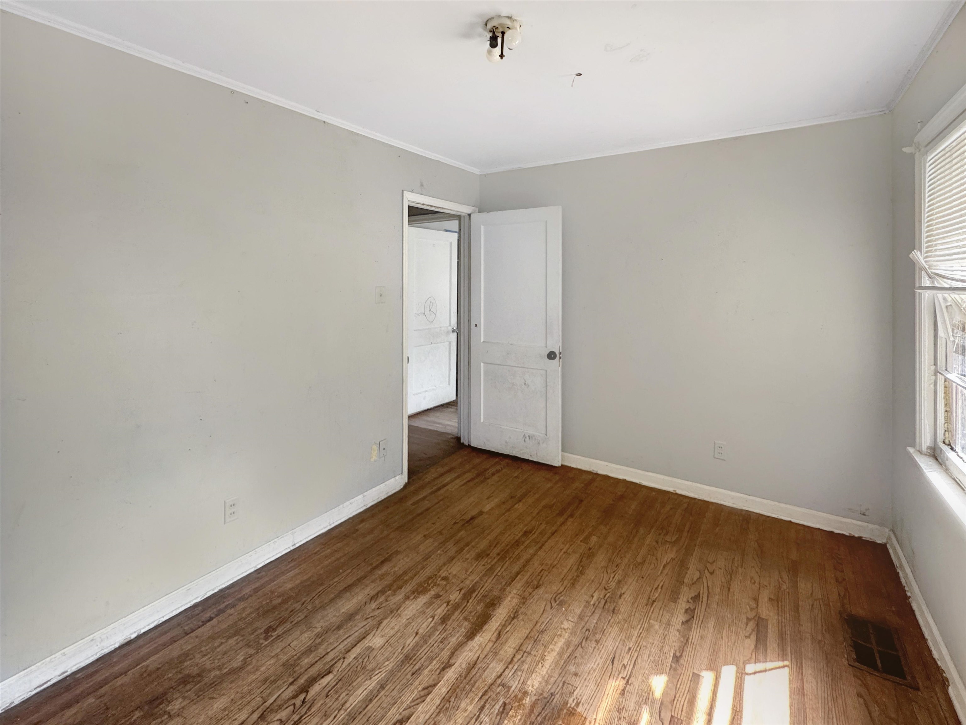 Memphis, Tennessee 38117, United States, 3 Bedrooms Bedrooms, ,1 BathroomBathrooms,Residential,Pending,212909