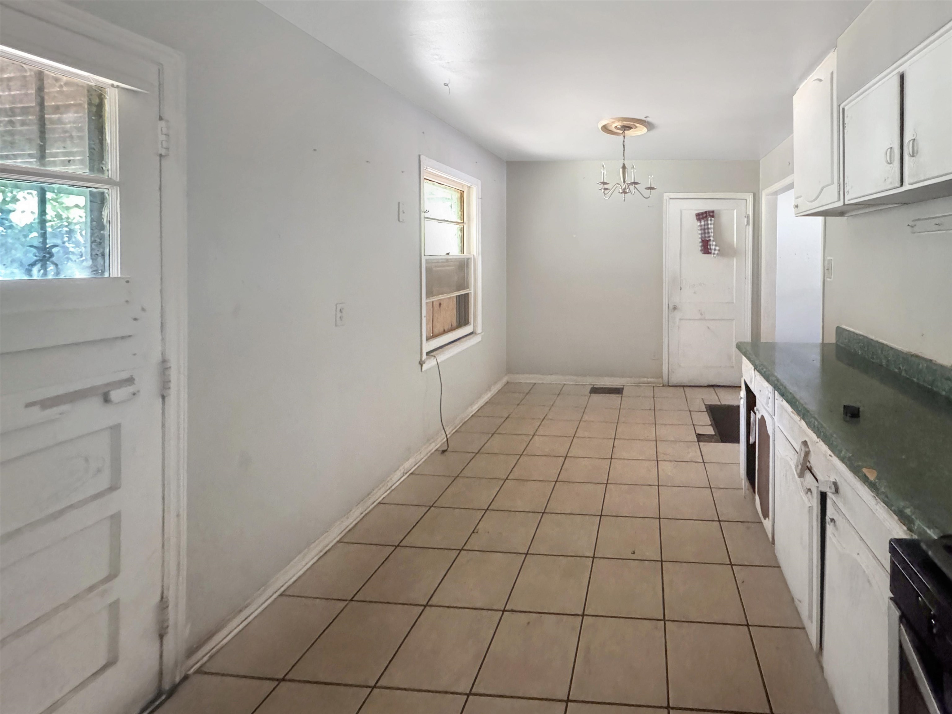 Memphis, Tennessee 38117, United States, 3 Bedrooms Bedrooms, ,1 BathroomBathrooms,Residential,Pending,212909