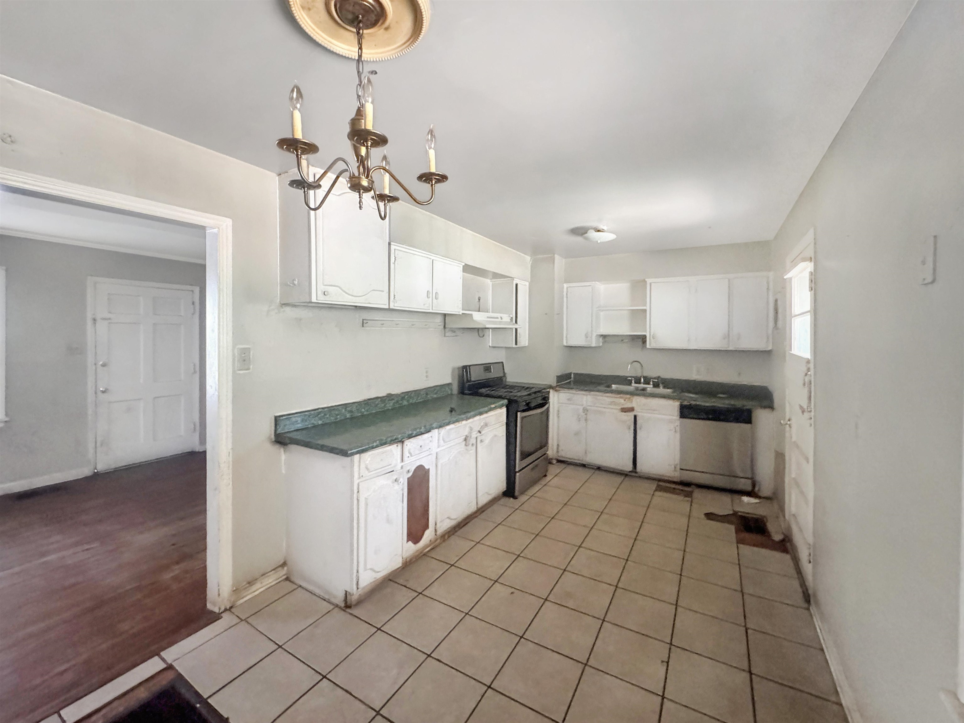 Memphis, Tennessee 38117, United States, 3 Bedrooms Bedrooms, ,1 BathroomBathrooms,Residential,Pending,212909