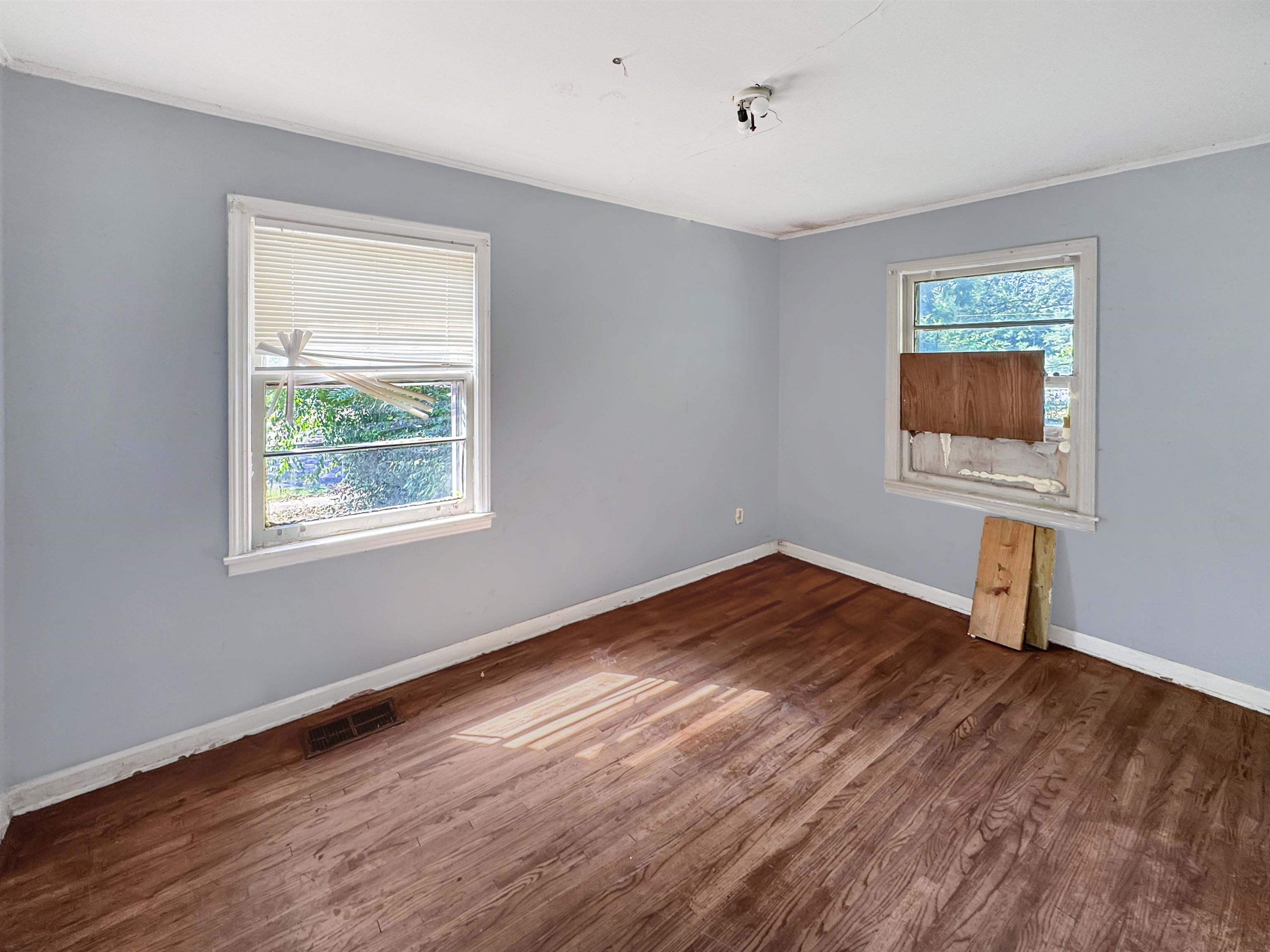 Memphis, Tennessee 38117, United States, 3 Bedrooms Bedrooms, ,1 BathroomBathrooms,Residential,Pending,212909