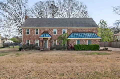 Photo of 1964 PRESTWICK DR, Germantown, TN 38139 (MLS # 10217241)