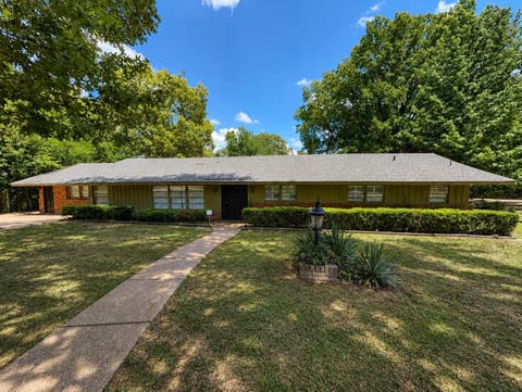 Photo of 5676 WALNUT GROVE PL, Memphis, TN 38120 (MLS # 10223779)