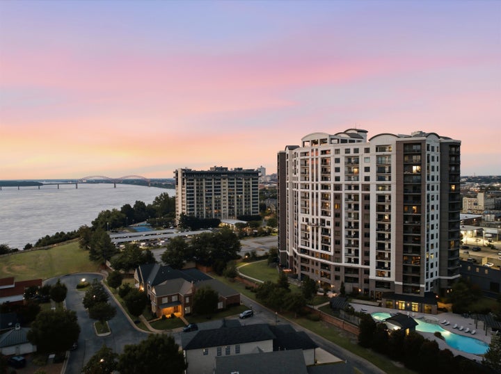 Photo 1 of 40 — 717 RIVERSIDE DR 1302, Memphis, TN 38103