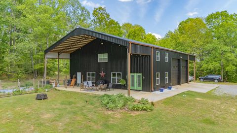 Photo of 330 PEAR BLOSSOM LN, Adamsville, TN 38310 (MLS # 10194798)