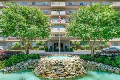 Photo of 1960 N PARKWAY AVE 311 #311, Memphis, TN 38112 (MLS # 10220214)