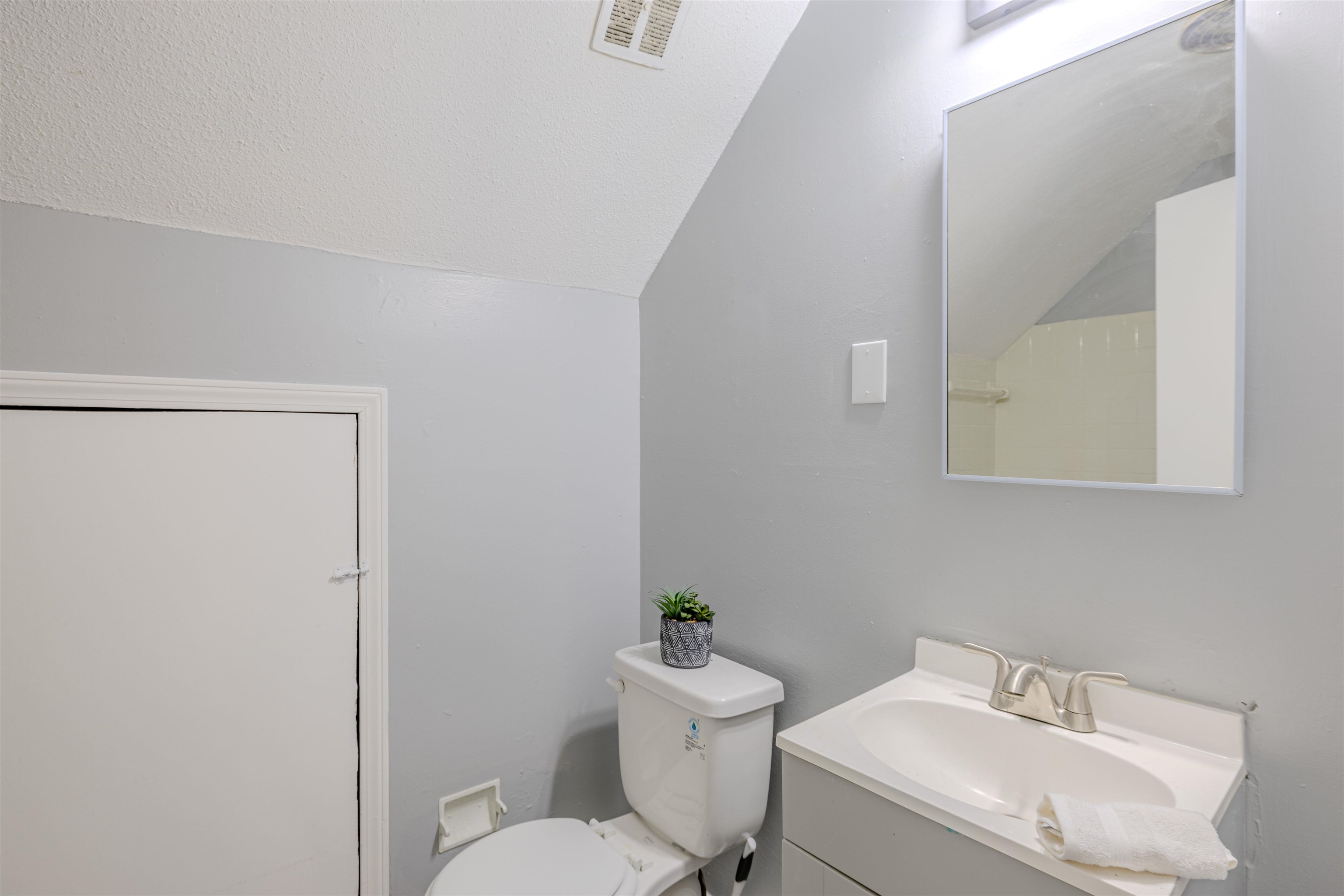 Memphis, Tennessee 38109, United States, 4 Bedrooms Bedrooms, ,2 BathroomsBathrooms,Residential,Active,7958