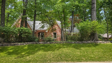 Photo of 828 PEARSON OAKS DR, Collierville, TN 38017 (MLS # 10227377)