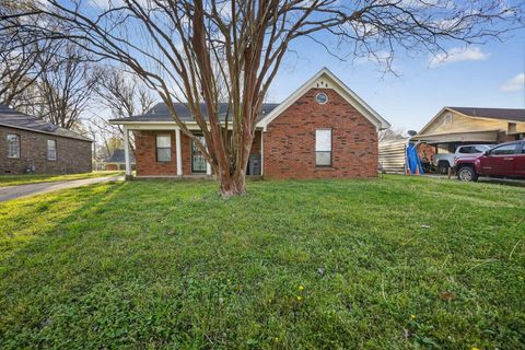 Photo of 5126 BRUSHWOOD DR, Memphis, TN 38109 (MLS # 10217865)