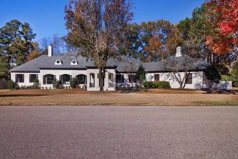 Photo of 5352 N CLOVER DR, Memphis, TN 38120 (MLS # 10213990)