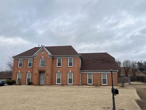 Photo of 8956 E MEADOW RIDGE CV, Memphis, TN 38016 (MLS # 10218093)