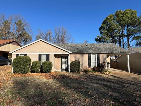 Photo of 5692 BALLENMOOR DR, Memphis, TN 38141 (MLS # 10211584)
