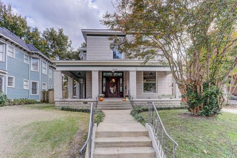 Photo of 1323 CARR AVE, Memphis, TN 38104 (MLS # 10209681)