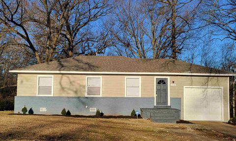 Single Family Residence in Memphis TN 2418 VANDERBILT RD.jpg