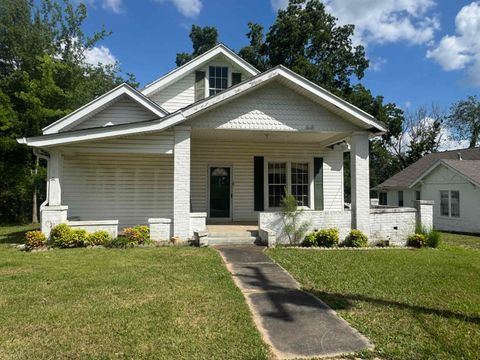 Photo of 227 N 5TH ST, Selmer, TN 38375 (MLS # 10223350)