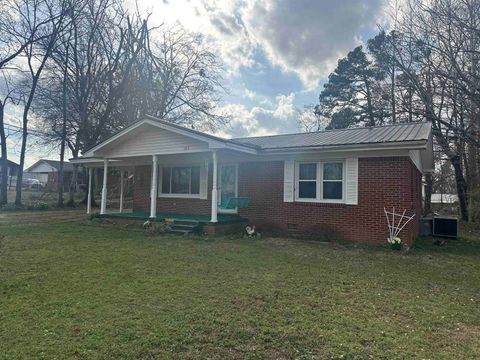 Photo of 123 N MAGNOLIA ST, Adamsville, TN 38310 (MLS # 10216076)