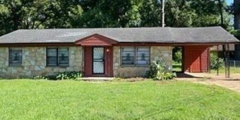 Photo of 4826 LEONARD RD, Memphis, TN 38109 (MLS # 10209330)