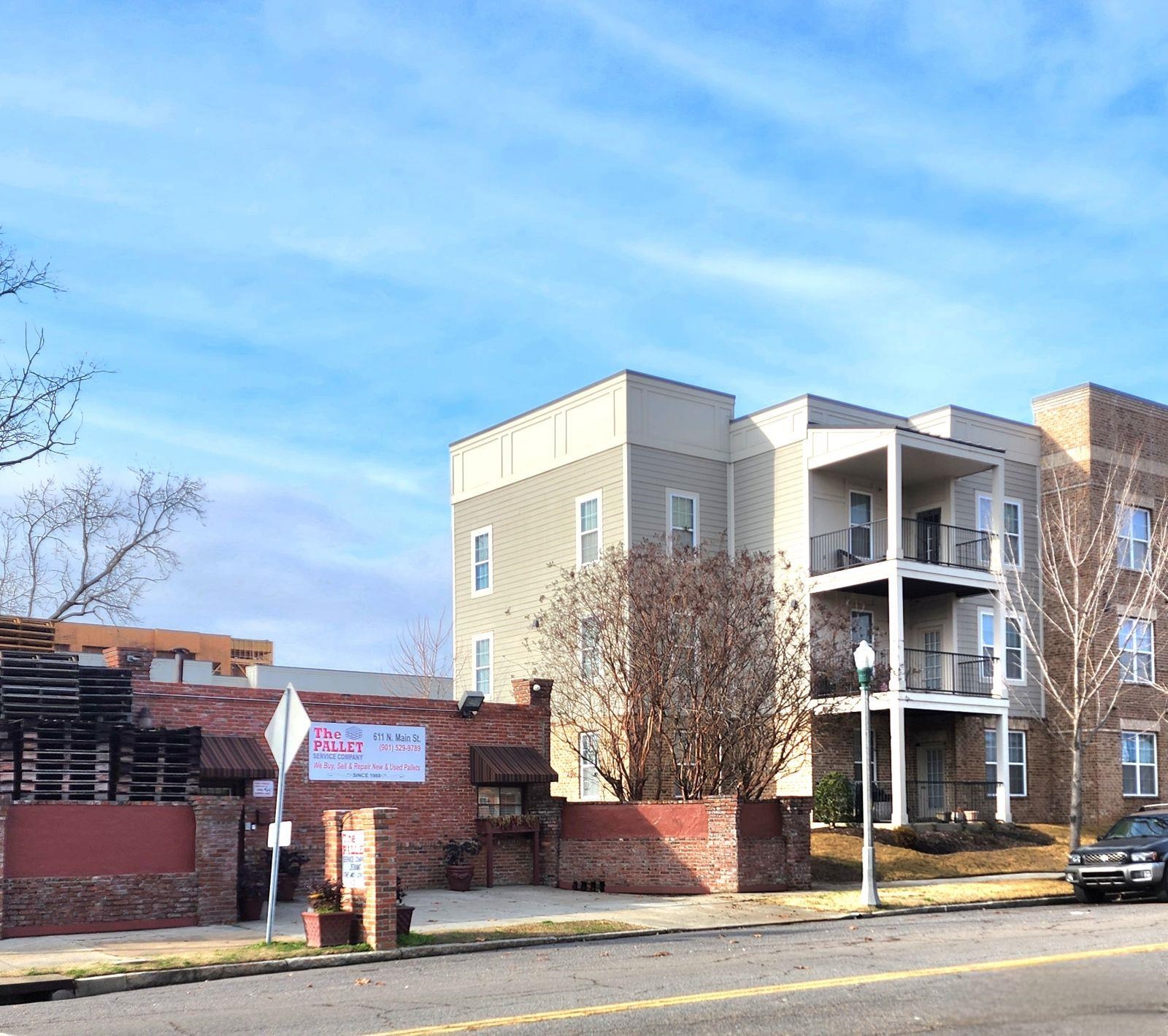 611 N MAIN ST