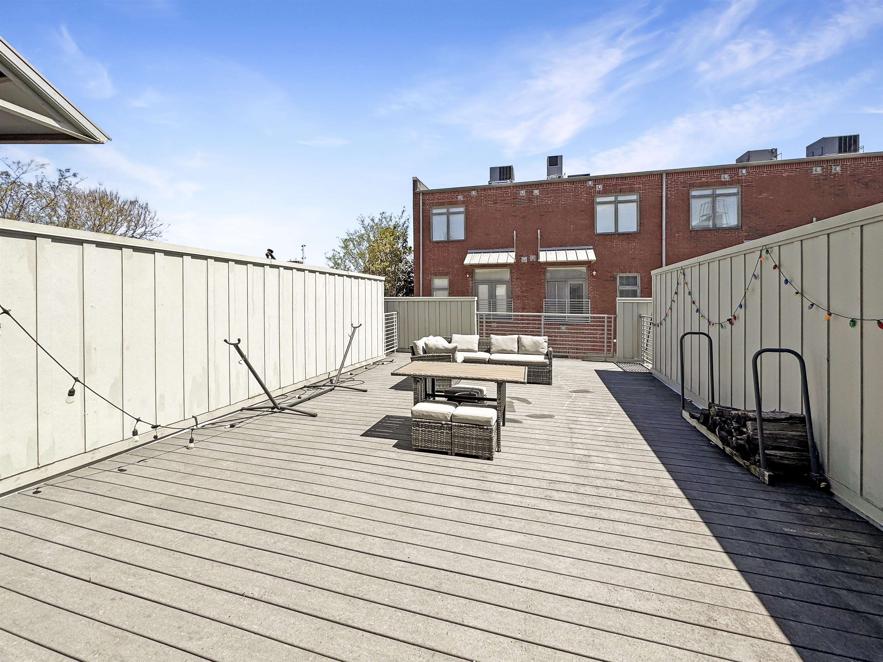 Memphis, Tennessee 38103, United States, 2 Bedrooms Bedrooms, ,3 BathroomsBathrooms,Residential,Pending,105210