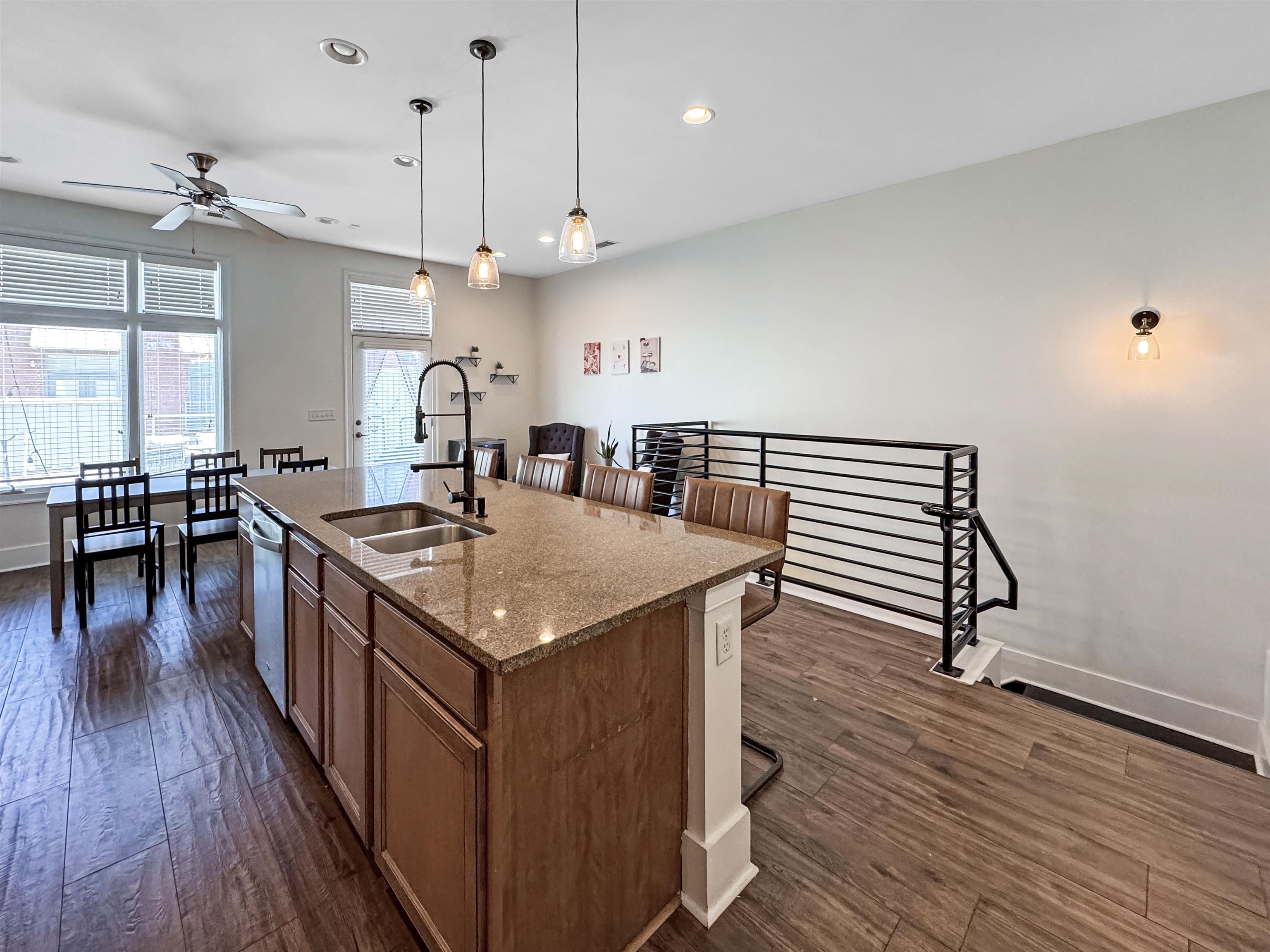 Memphis, Tennessee 38103, United States, 2 Bedrooms Bedrooms, ,3 BathroomsBathrooms,Residential,Pending,105210