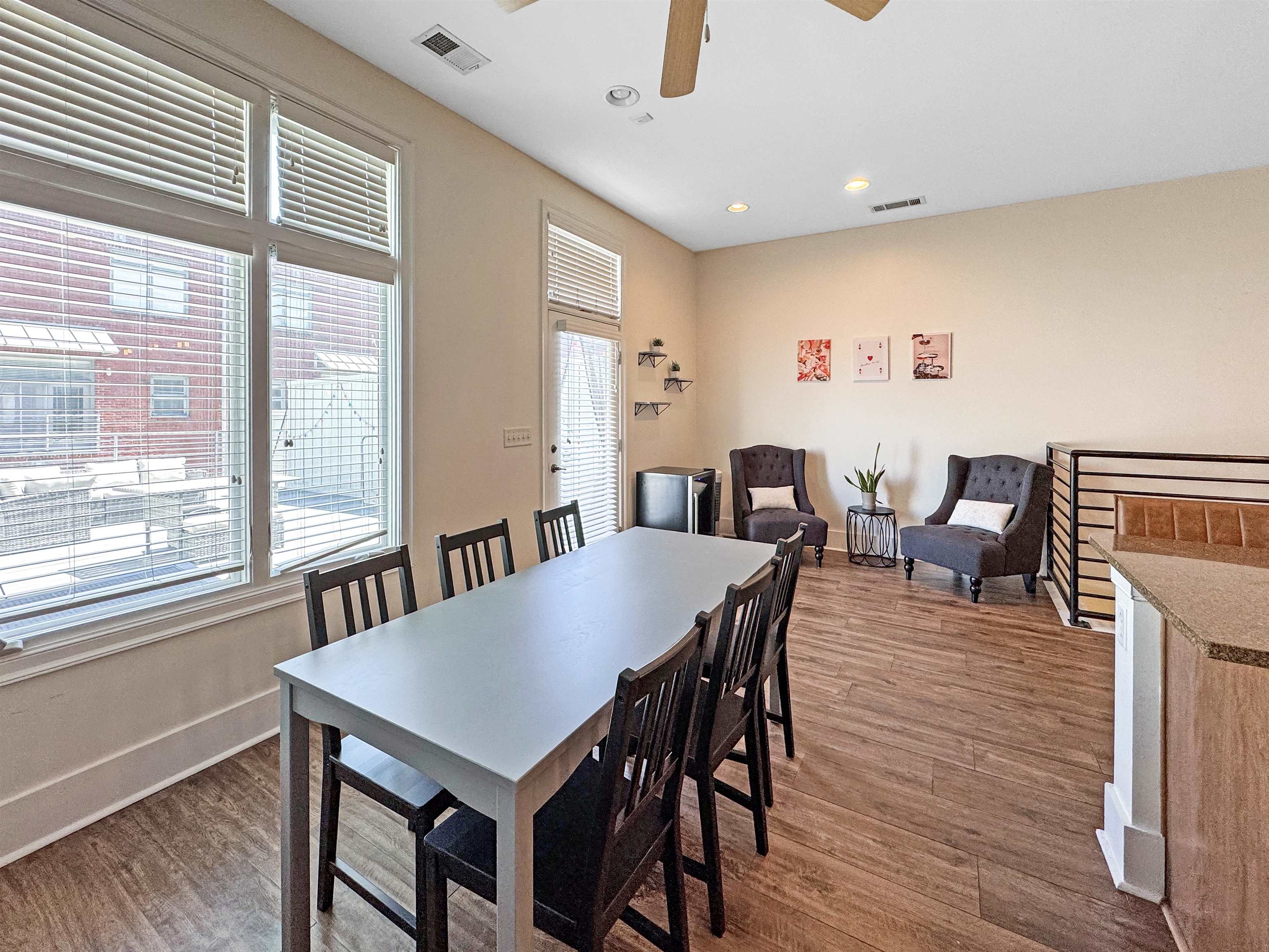 Memphis, Tennessee 38103, United States, 2 Bedrooms Bedrooms, ,3 BathroomsBathrooms,Residential,Pending,105210