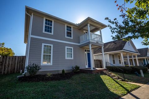 Photo of 638 PEYTON CIR, Memphis, TN 38107 (MLS # 10208942)