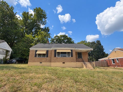 Photo of 1047 W SHANKMAN CIR, Memphis, TN 38108 (MLS # 10231707)