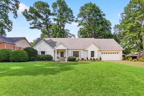 Photo of 7674 APPLE VALLEY DR, Germantown, TN 38138 (MLS # 10224451)