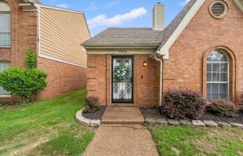 Photo of 3906 GLENCOE DR, Memphis, TN 38115 (MLS # 10228294)