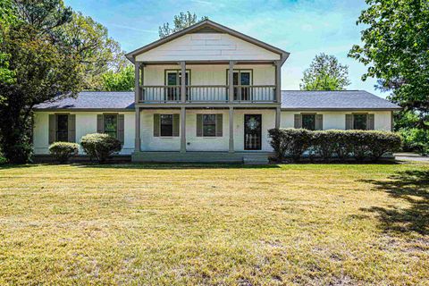 Photo of 6126 WOODSTOCK HILLS DR, Millington, TN 38053 (MLS # 10219122)