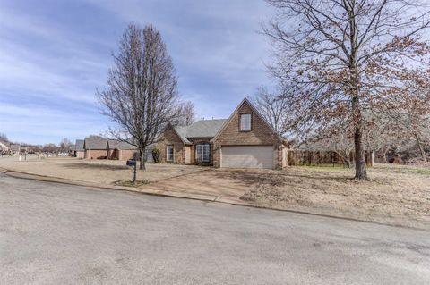 Photo of 255 CAMERON DR, Oakland, TN 38060 (MLS # 10214540)